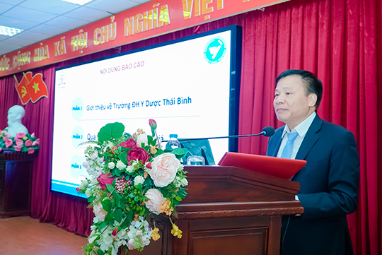 PGS.TS Nguyễn Duy Cường - Hiệu trưởng, Chủ tịch Hội đồng Tự đánh giá trình bày Báo cáo tổng quan về Nhà cái Ee88
