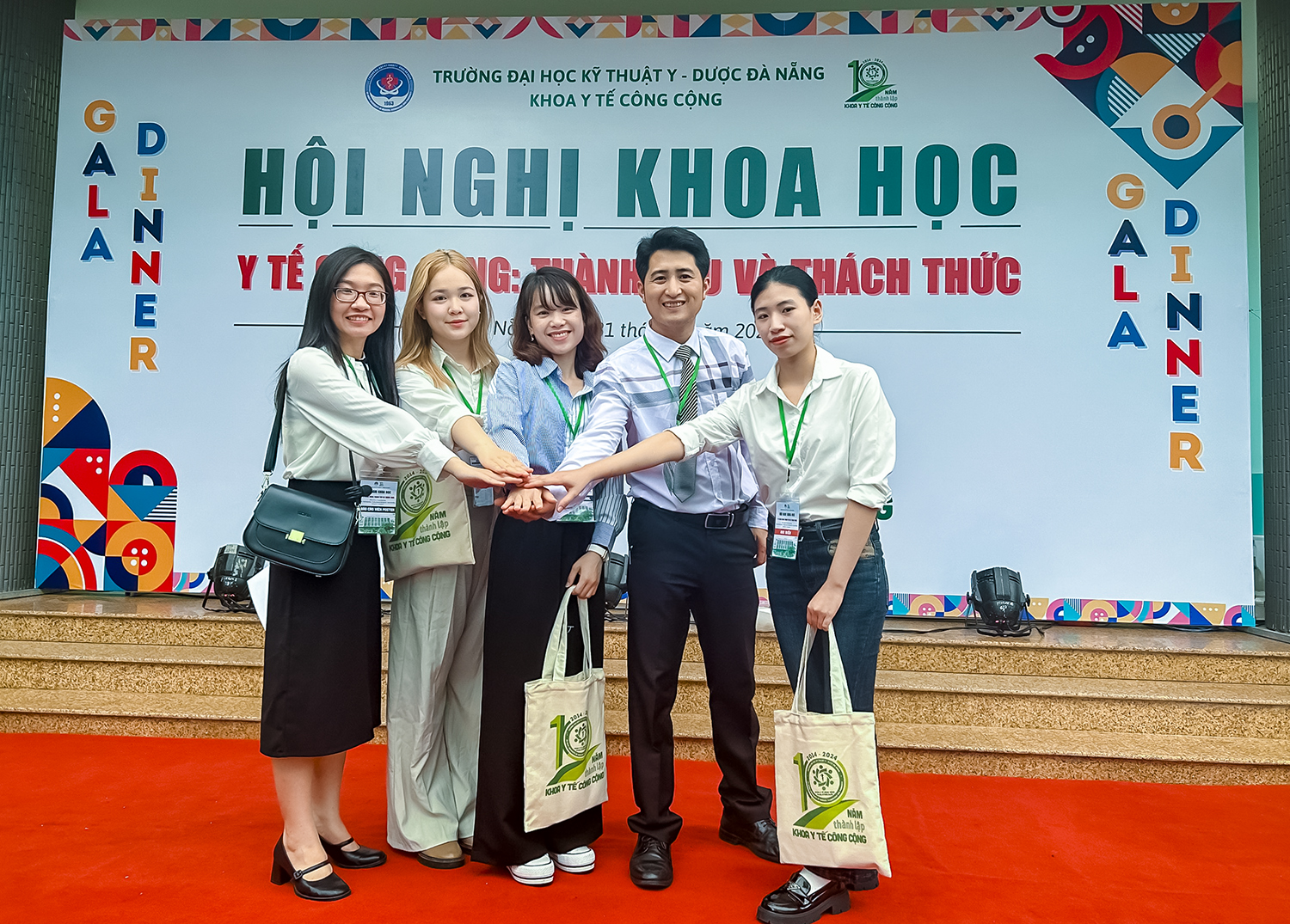 Nhà cái Ee88
 tham dự Hội nghị khoa học nhân kỷ niệm 10 năm thành lập Khoa Y tế công cộng, Trường Đại học Kỹ thuật Y - Dược Đà Nẵng